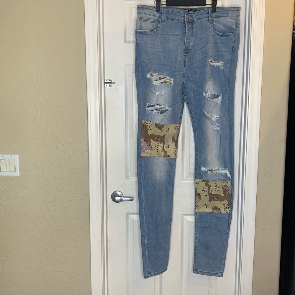 Boohoo Man Tall SKINNY STACKED RIP & REPAIR CAMO JEANS Size 40 Inseam 39”